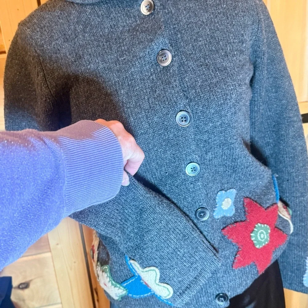 Boden Gray Blue Wool Button Up Sweater with Felted Flowers round collar, size 10